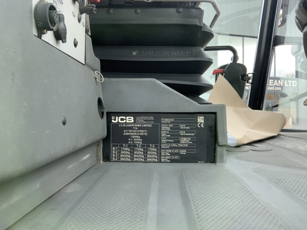 JCB 4220 Fastrac Tractor (ST26288)