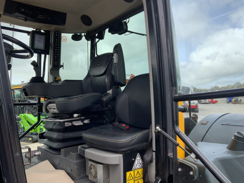 JCB 4220 Fastrac Tractor (ST26288)