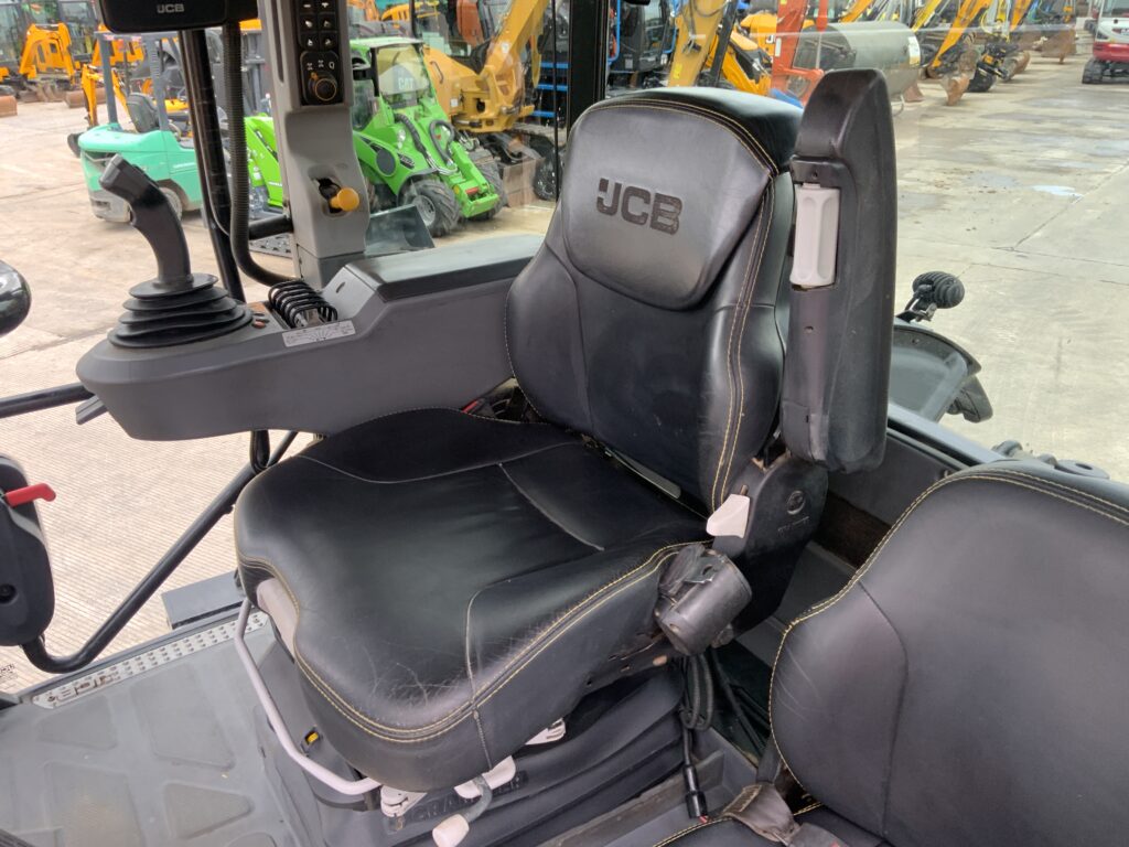 JCB 4220 Fastrac Tractor (ST26288)