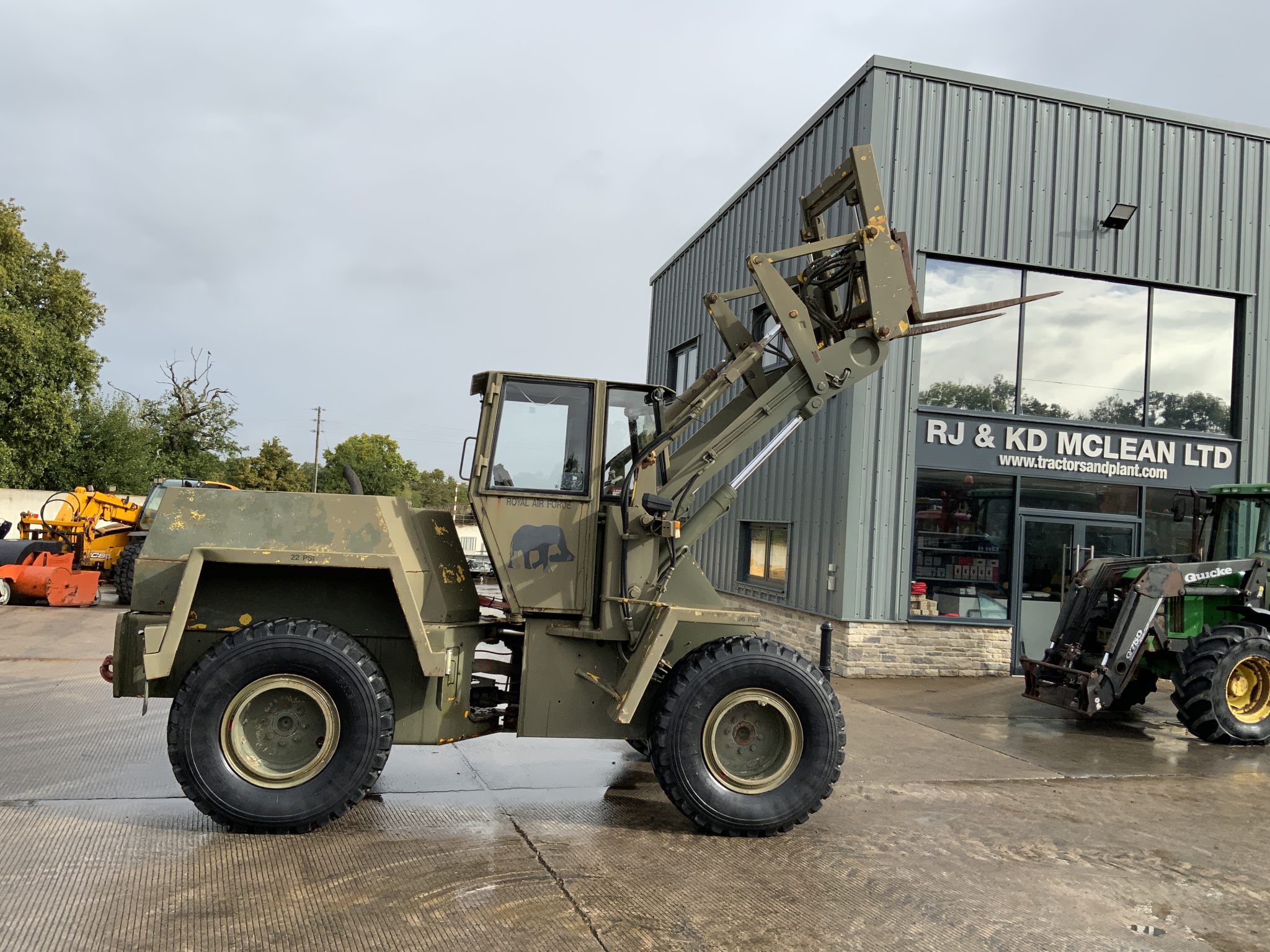 jcb-410m-1b-wheeled-loading-shovel-st24156-copy-jcb-410m-1b-wheeled-loading-shovel-st24156-img-4136-2048x1536-1