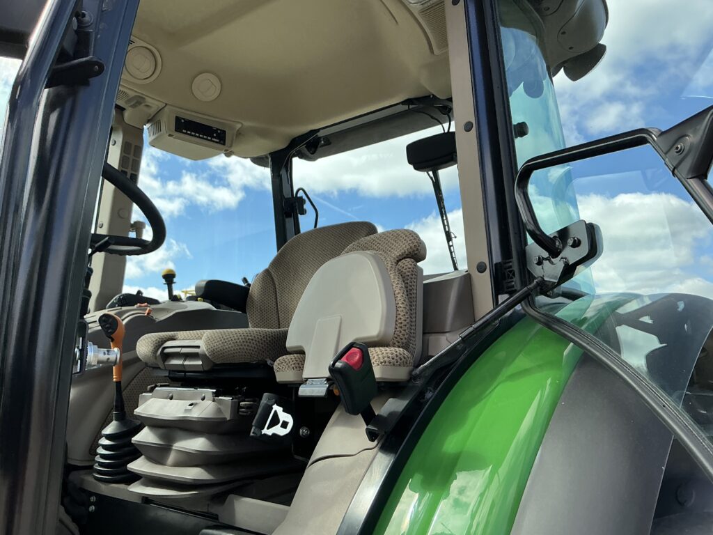 John Deere 5105M Tractor