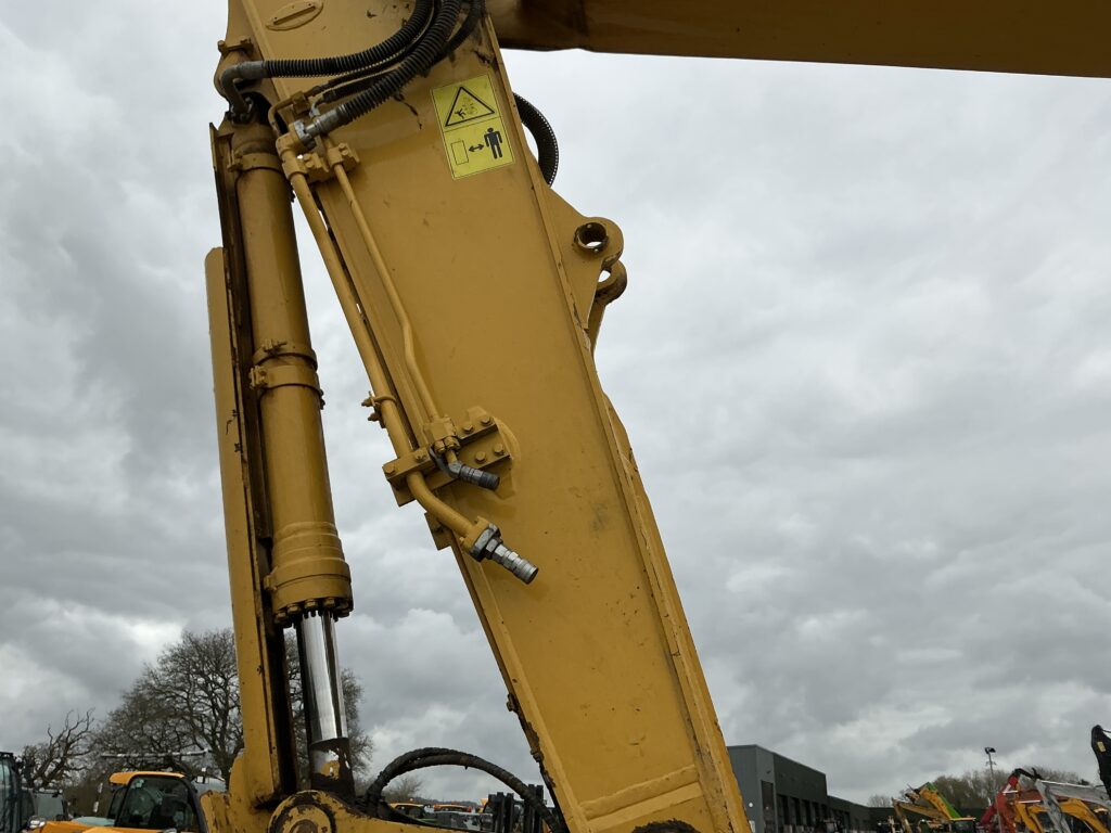 Komatsu PC210 LC-10 Plus Digger