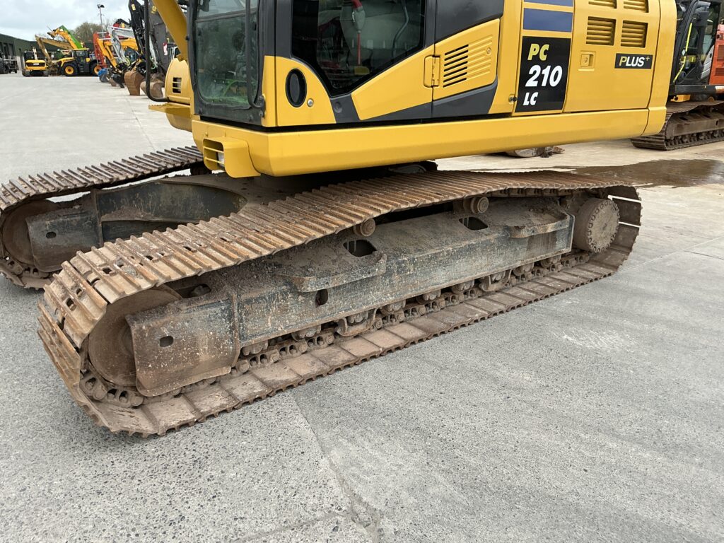 Komatsu PC210 LC-10 Plus Digger