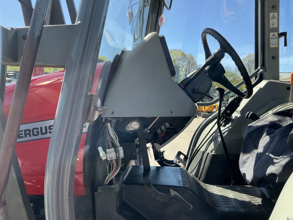 Massey Ferguson 4235 Tractor (ST26470)