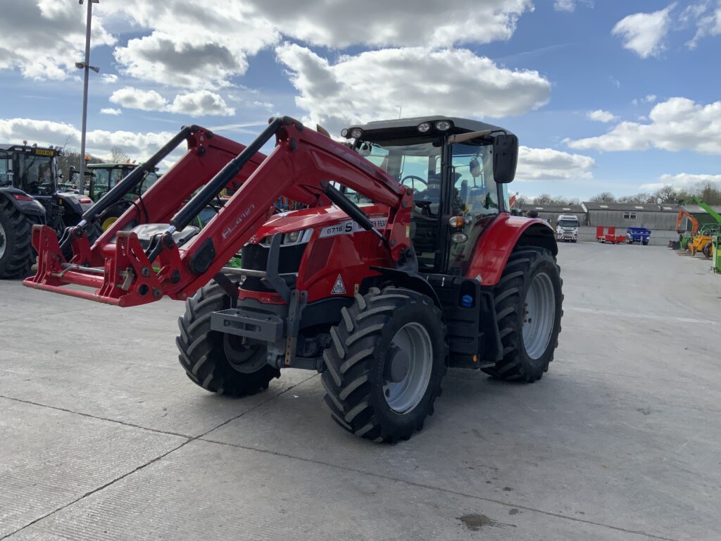 Massey Ferguson 6716S Dyna6 Tractor (ST26010)