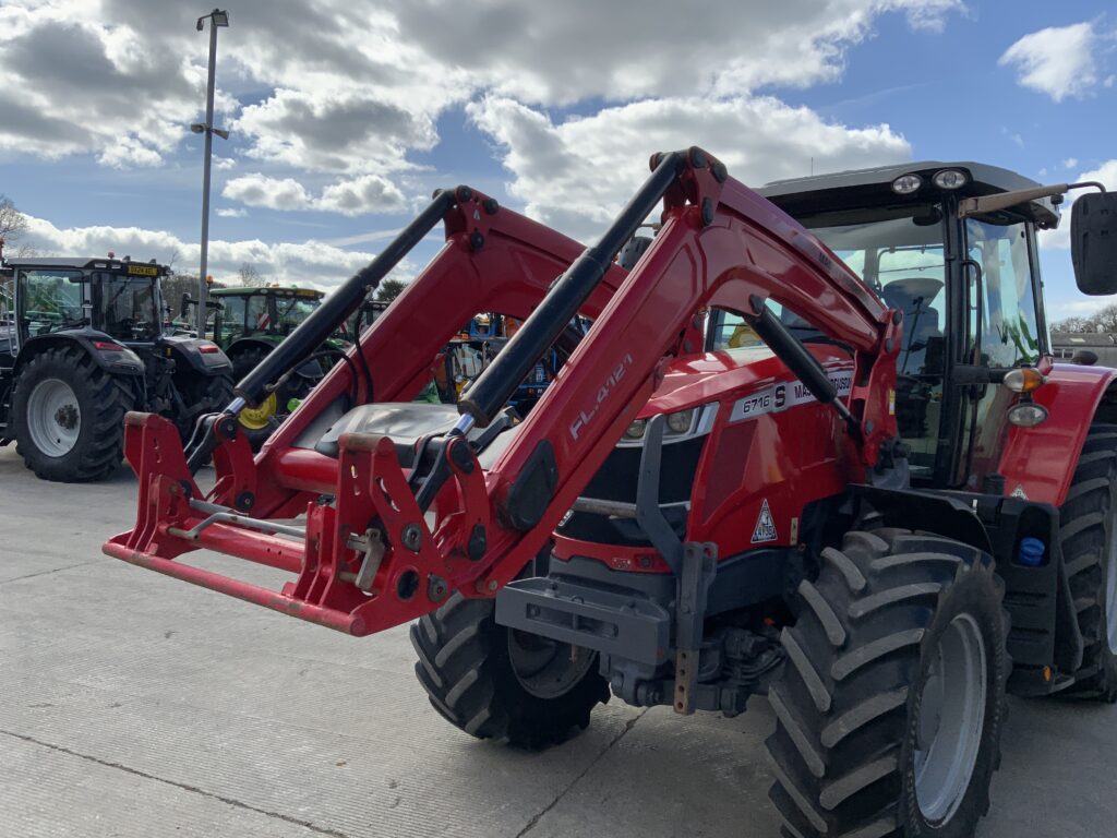 Massey Ferguson 6716S Dyna6 Tractor (ST26010)