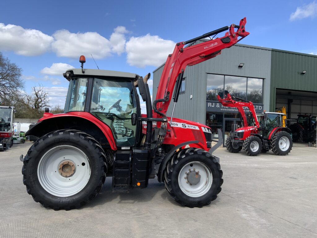 Massey Ferguson 6716S Dyna6 Tractor (ST26010)