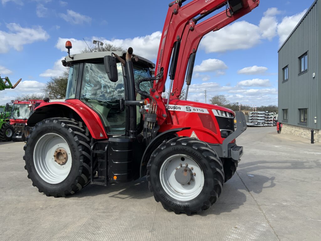 Massey Ferguson 6716S Dyna6 Tractor (ST26010)