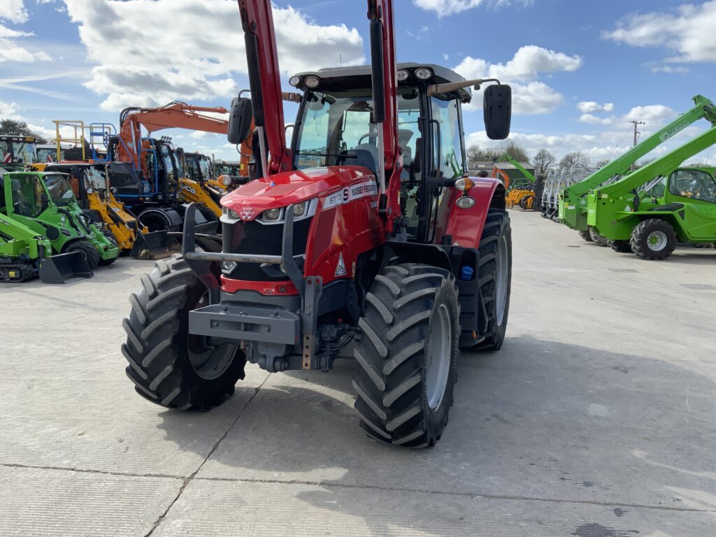 Massey Ferguson 6716S Dyna6 Tractor (ST26010)