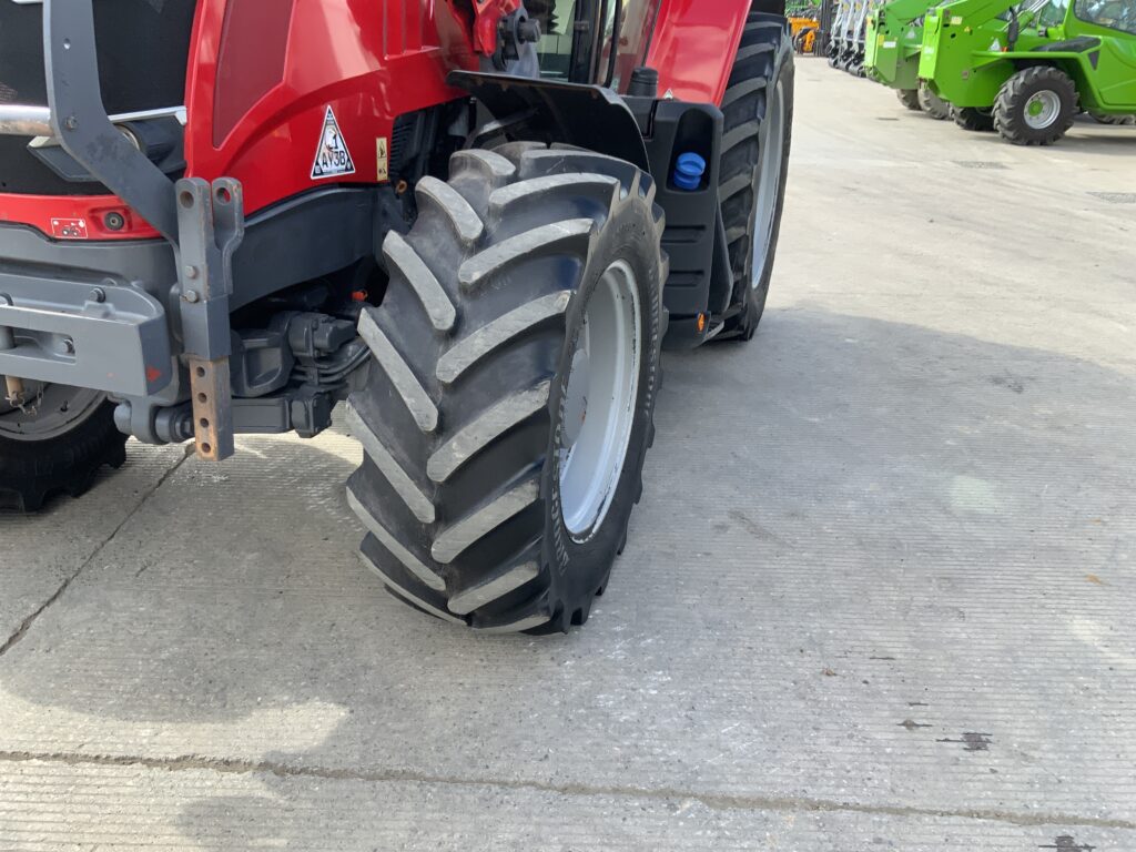 Massey Ferguson 6716S Dyna6 Tractor (ST26010)