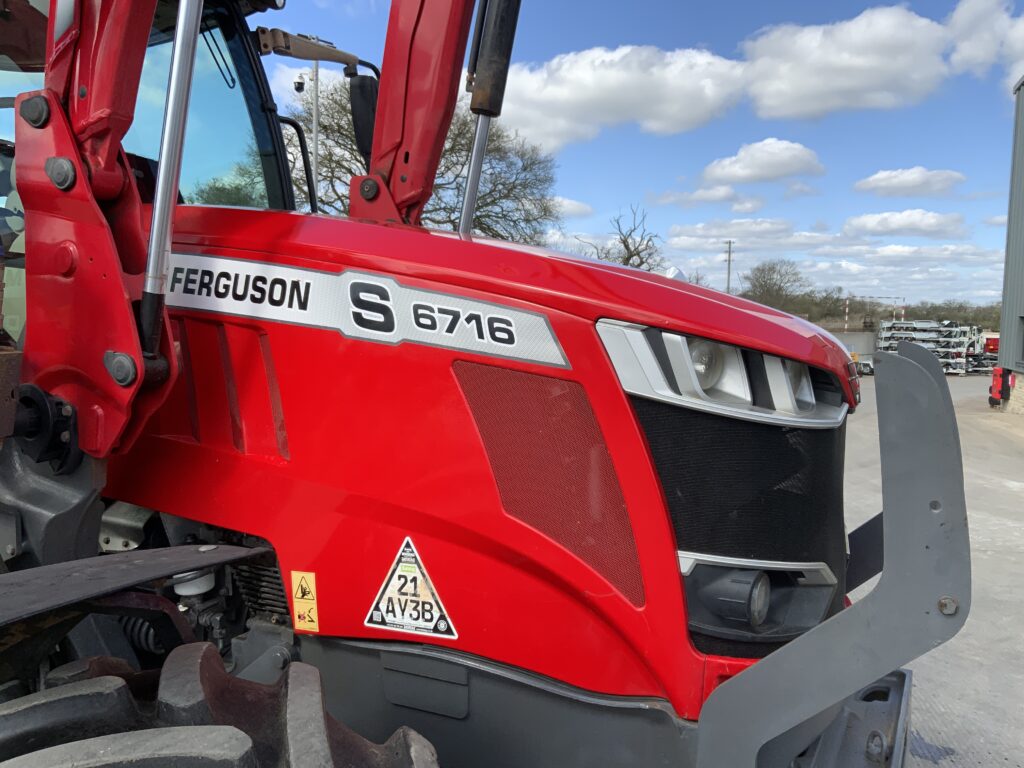 Massey Ferguson 6716S Dyna6 Tractor (ST26010)