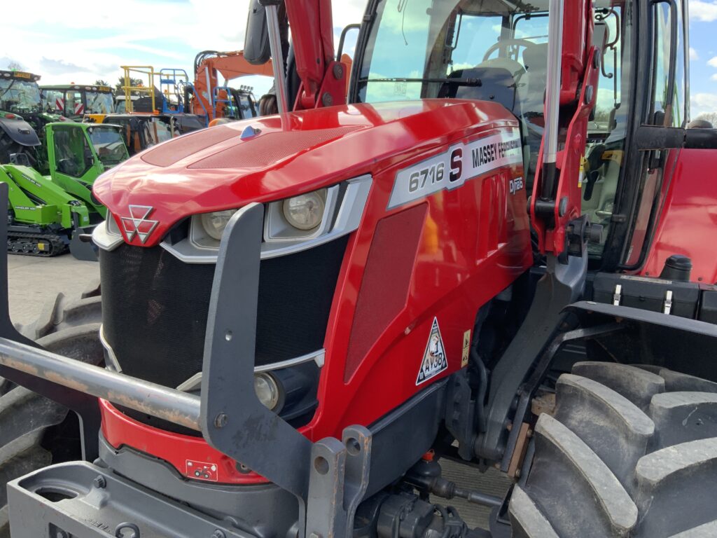 Massey Ferguson 6716S Dyna6 Tractor (ST26010)