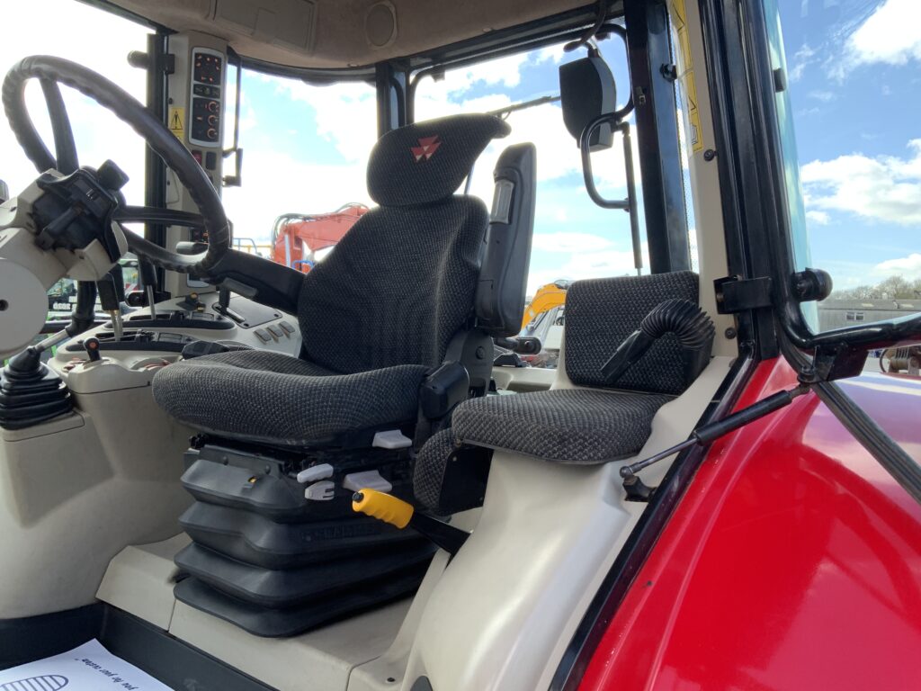 Massey Ferguson 6716S Dyna6 Tractor (ST26010)