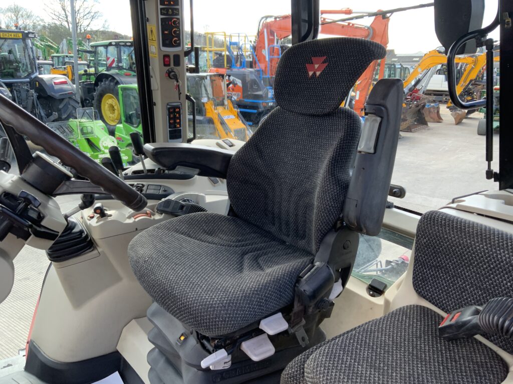 Massey Ferguson 6716S Dyna6 Tractor (ST26010)