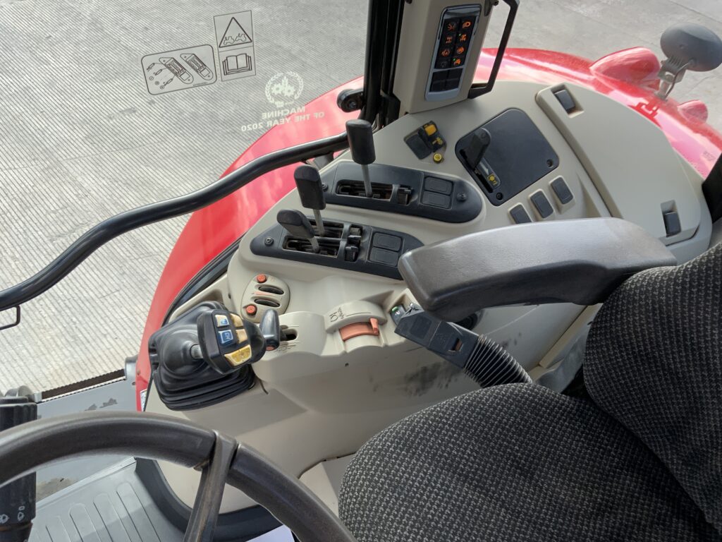 Massey Ferguson 6716S Dyna6 Tractor (ST26010)