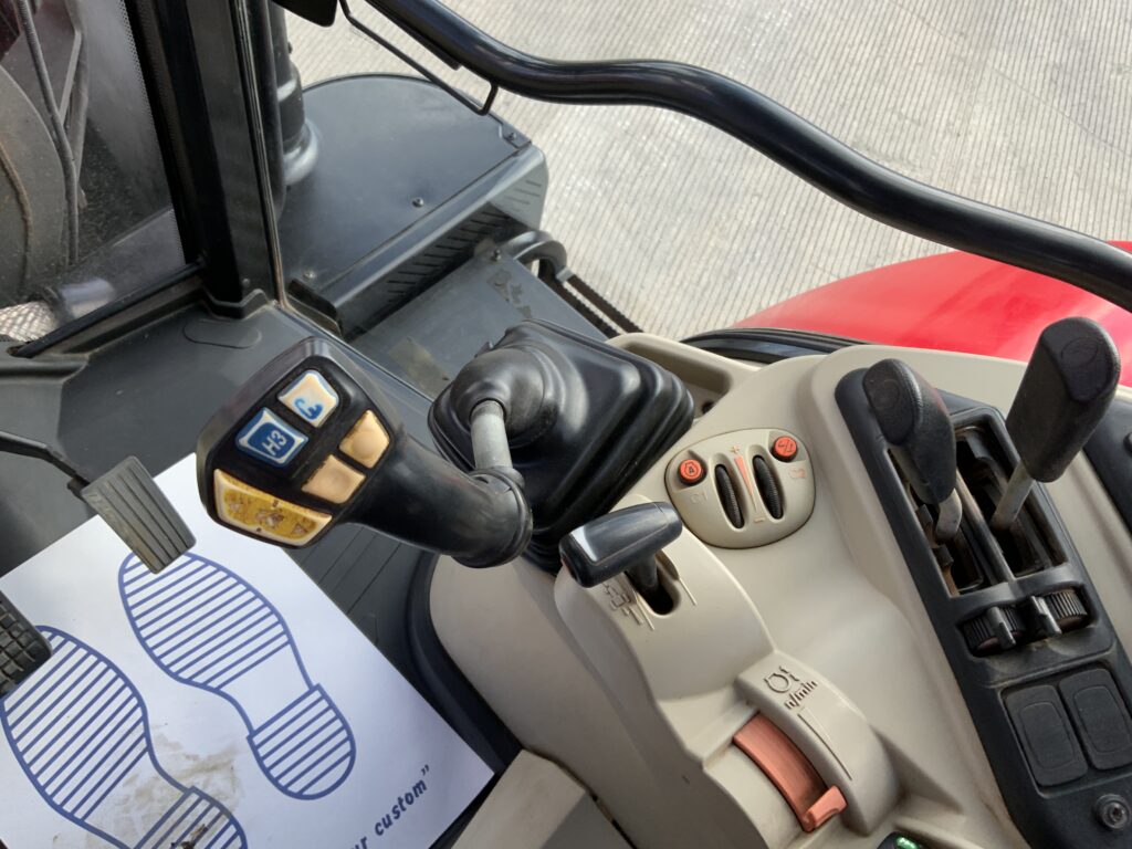 Massey Ferguson 6716S Dyna6 Tractor (ST26010)