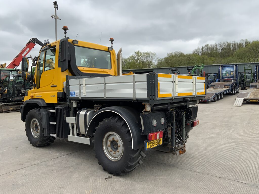 Mercedes-Benz Unimog U318 (ST25547)