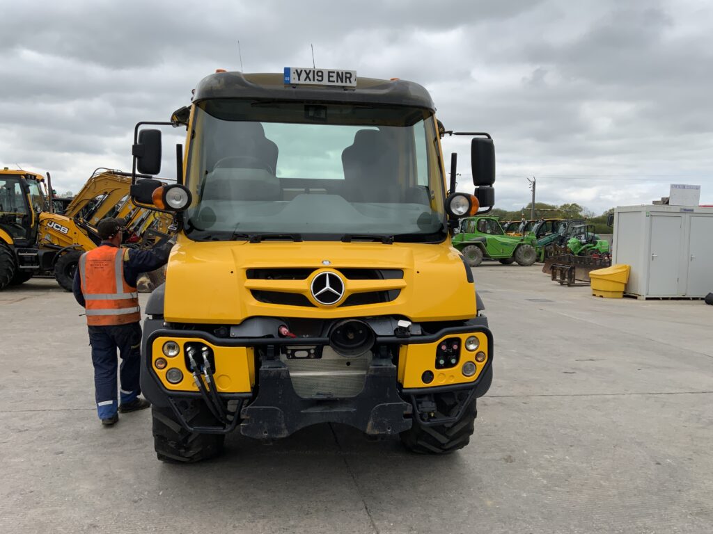 Mercedes-Benz Unimog U318 (ST25547)