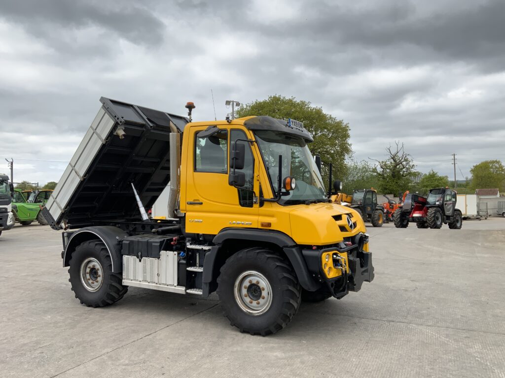 Mercedes-Benz Unimog U318 (ST25547)