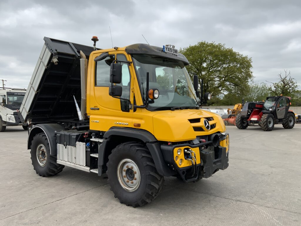 Mercedes-Benz Unimog U318 (ST25547)