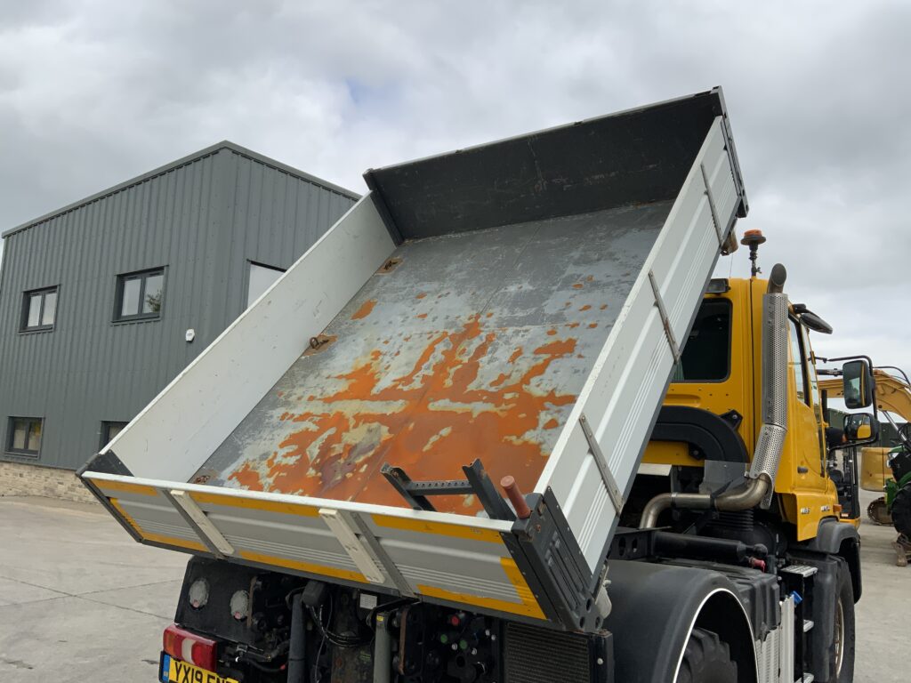 Mercedes-Benz Unimog U318 (ST25547)