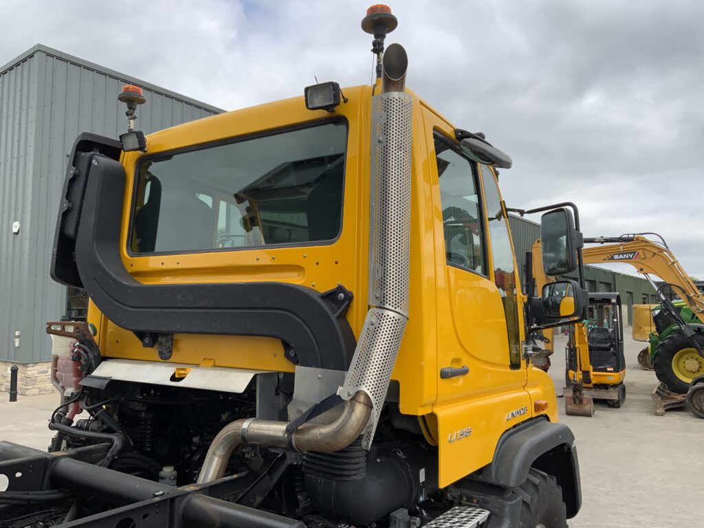 Mercedes-Benz Unimog U318 (ST25547)