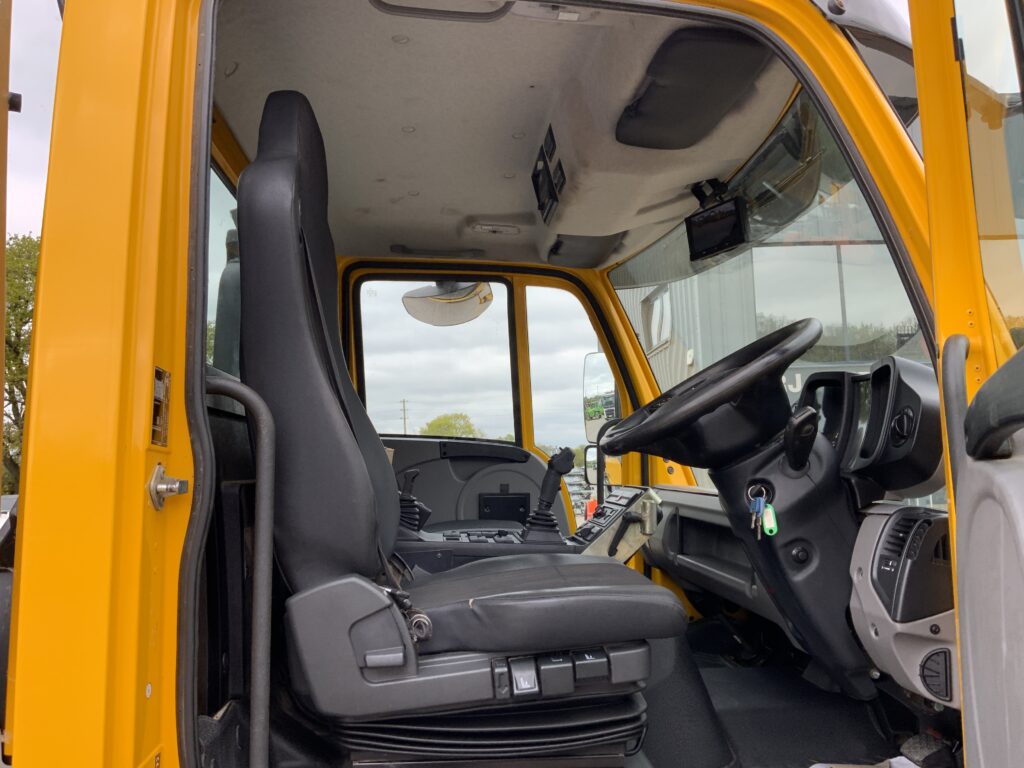 Mercedes-Benz Unimog U318 (ST25547)