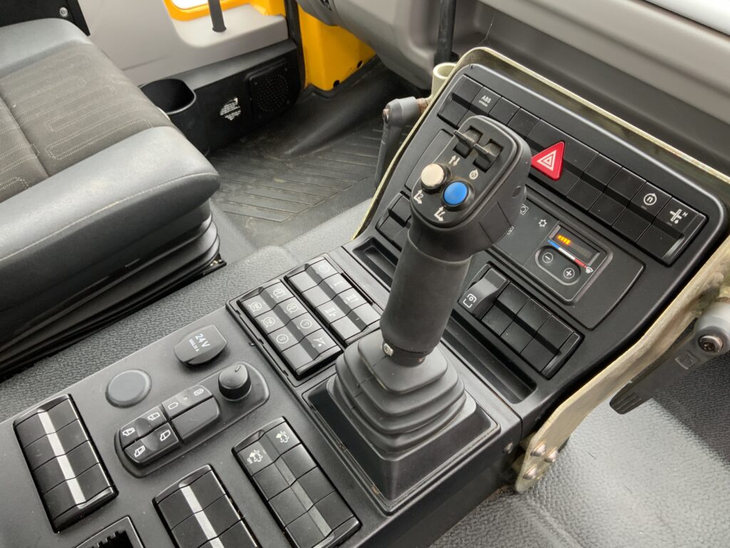 Mercedes-Benz Unimog U318 (ST25547)