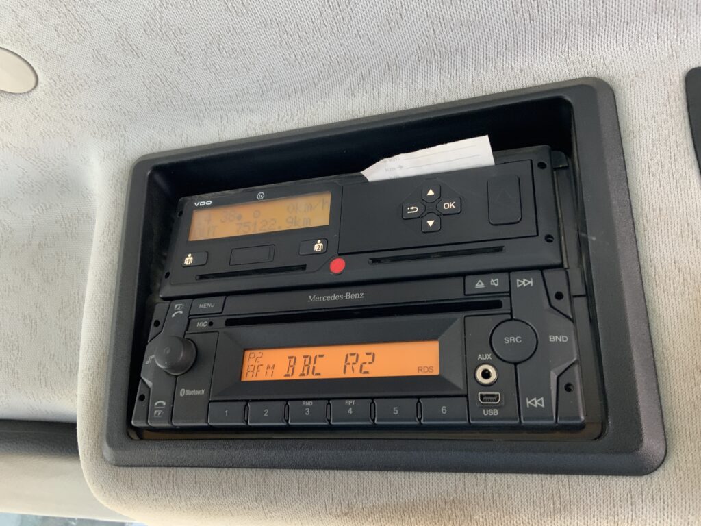 Mercedes-Benz Unimog U318 (ST25547)