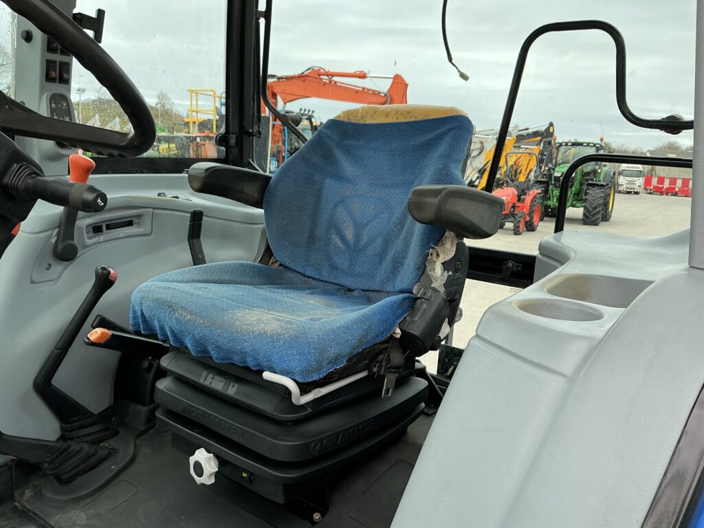 New Holland T5040 Tractor (ST25992)