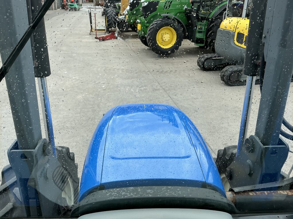 New Holland T5040 Tractor (ST25992)