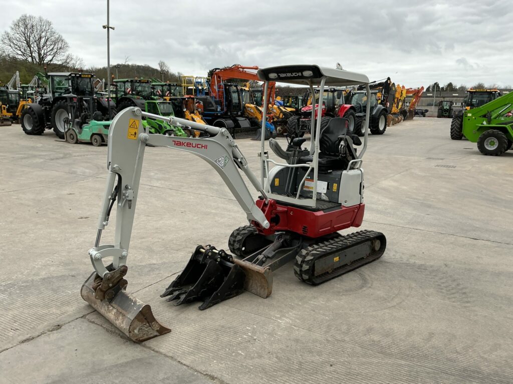 Takeuchi TB217R Digger (ST26305)