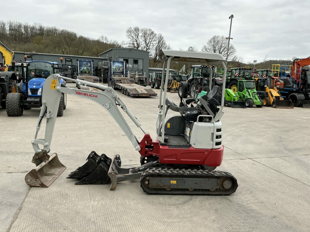 Takeuchi TB217R Digger (ST26305)