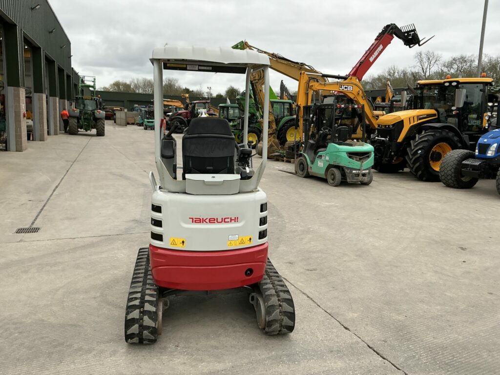 Takeuchi TB217R Digger (ST26305)
