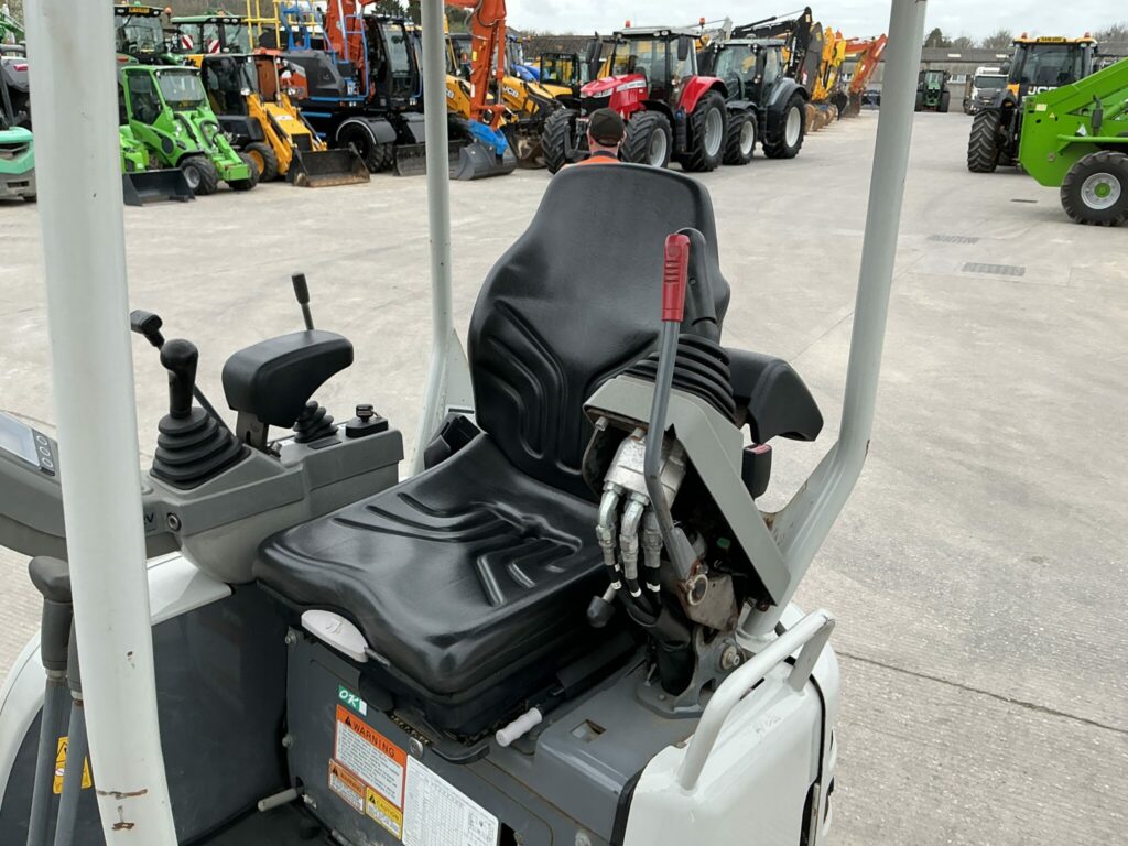 Takeuchi TB217R Digger (ST26305)