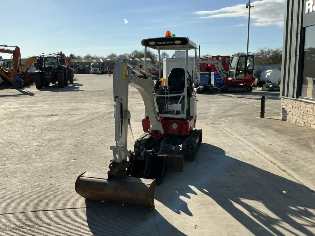 Takeuchi TB217R Digger (ST26309)