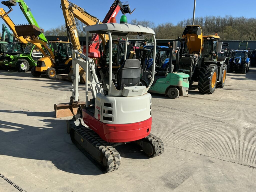 Takeuchi TB217R Digger (ST26309)