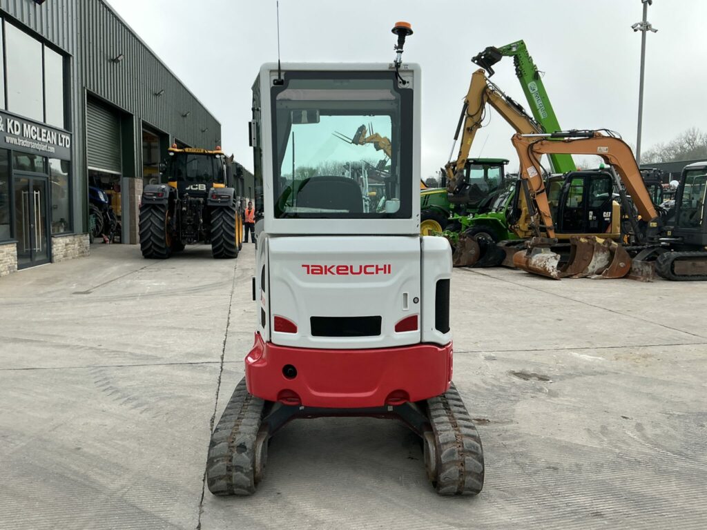 Takeuchi TB325R Digger (ST25898)