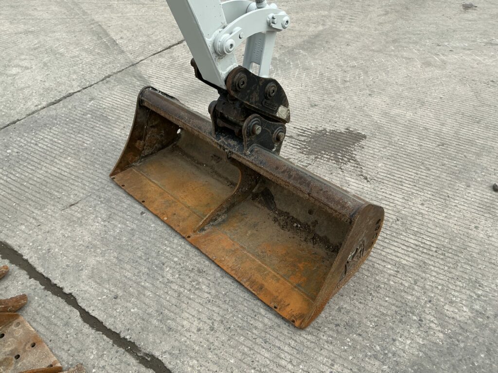 Takeuchi TB325R Digger (ST25898)