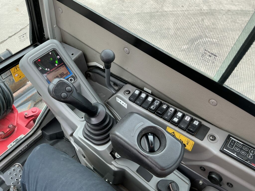 Takeuchi TB325R Digger (ST25898)