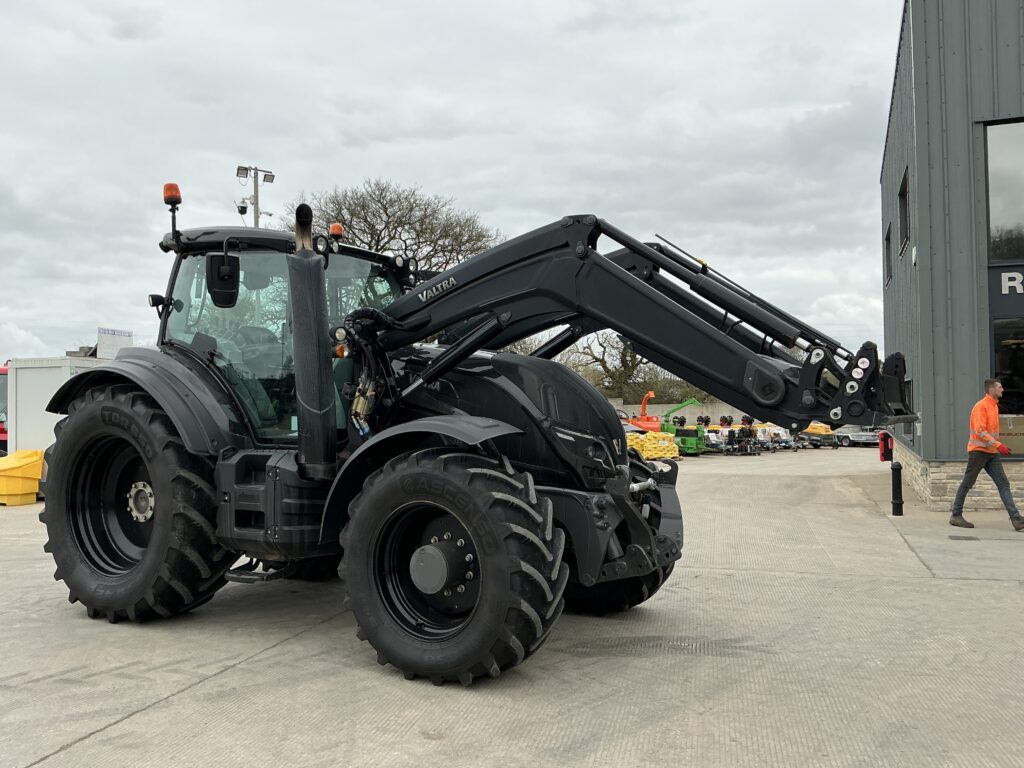 Valtra T174 Active Unlimited Tractor (ST25060)