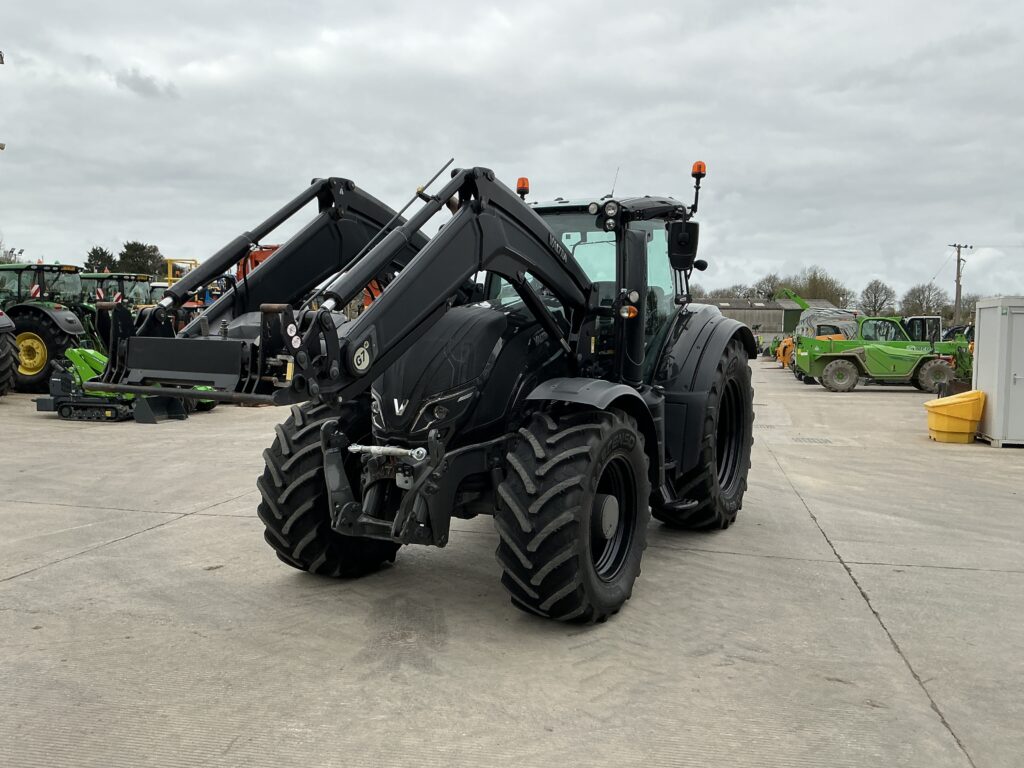 Valtra T174 Active Unlimited Tractor (ST25060)