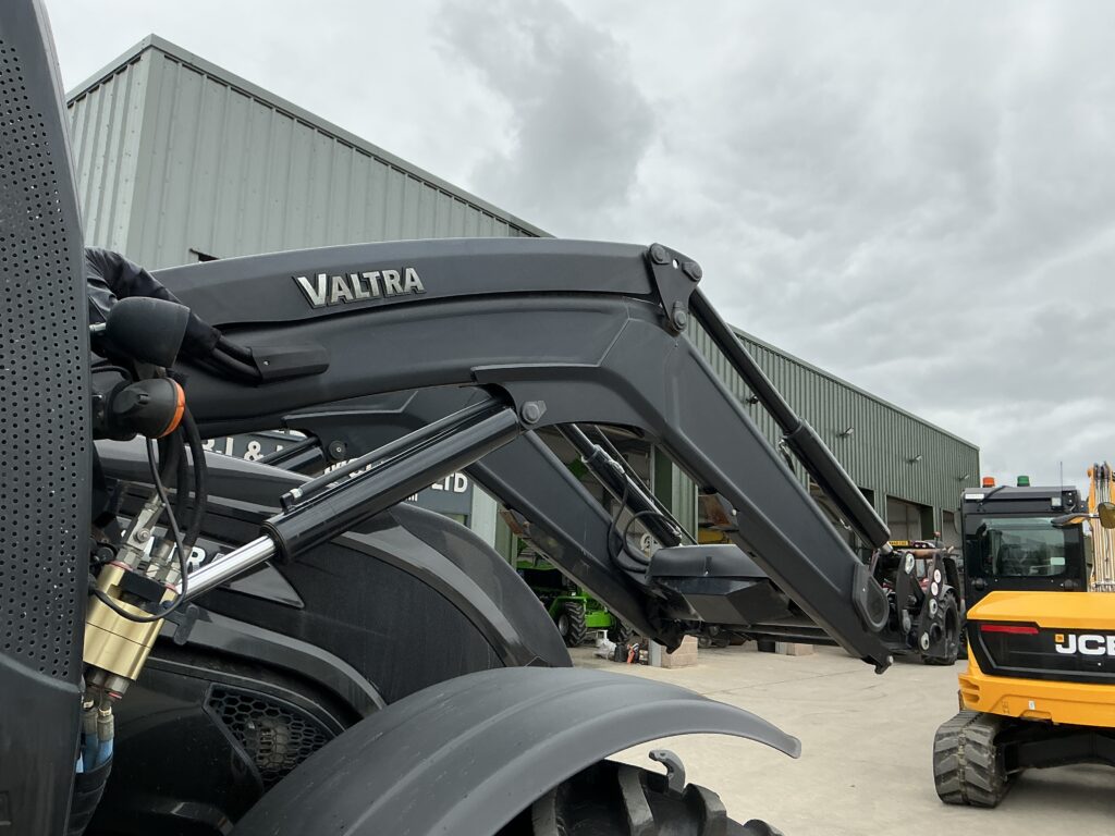 Valtra T174 Active Unlimited Tractor (ST25060)