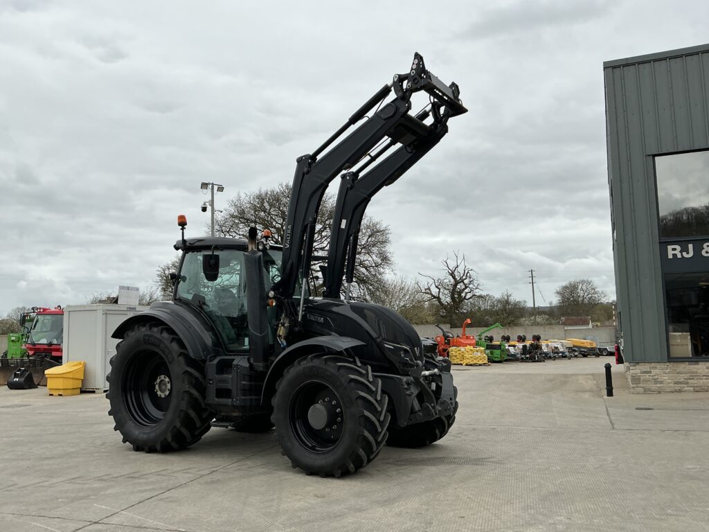 Valtra T174 Active Unlimited Tractor (ST25060)