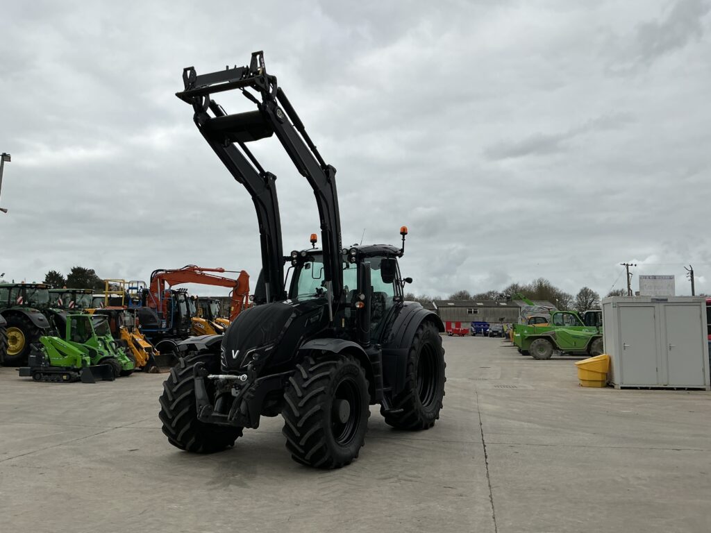 Valtra T174 Active Unlimited Tractor (ST25060)
