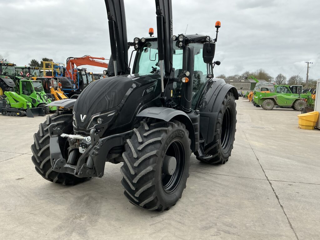 Valtra T174 Active Unlimited Tractor (ST25060)
