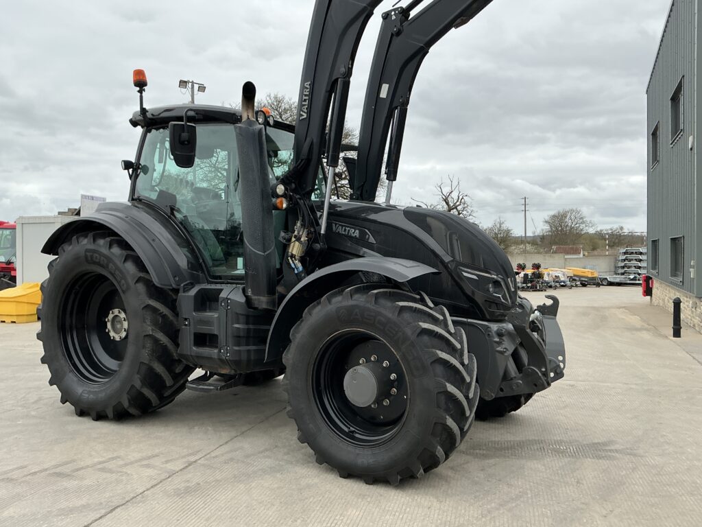 Valtra T174 Active Unlimited Tractor (ST25060)