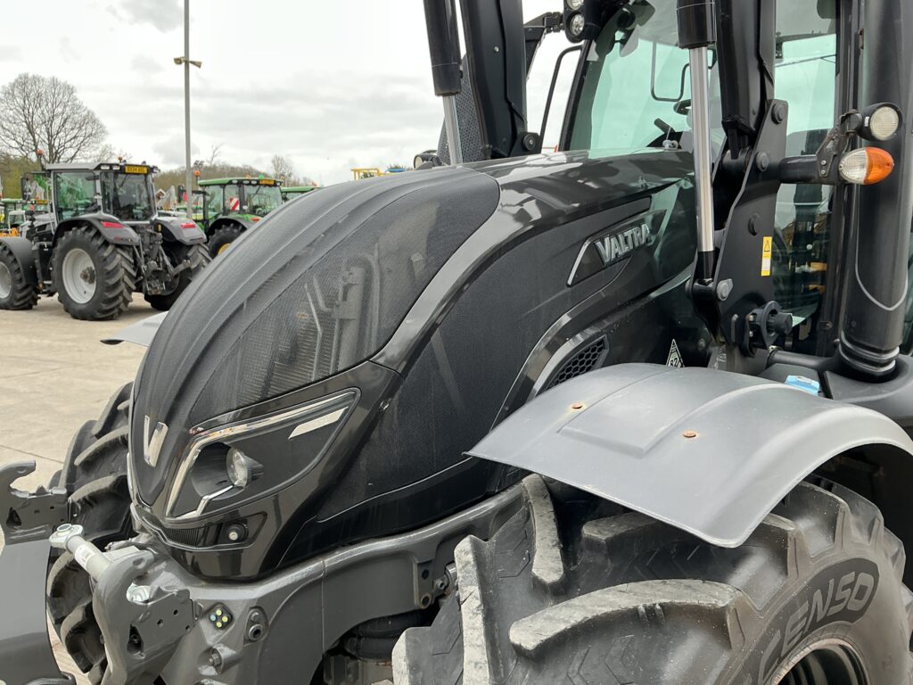 Valtra T174 Active Unlimited Tractor (ST25060)