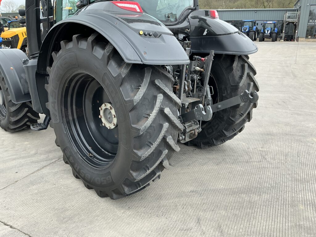 Valtra T174 Active Unlimited Tractor (ST25060)