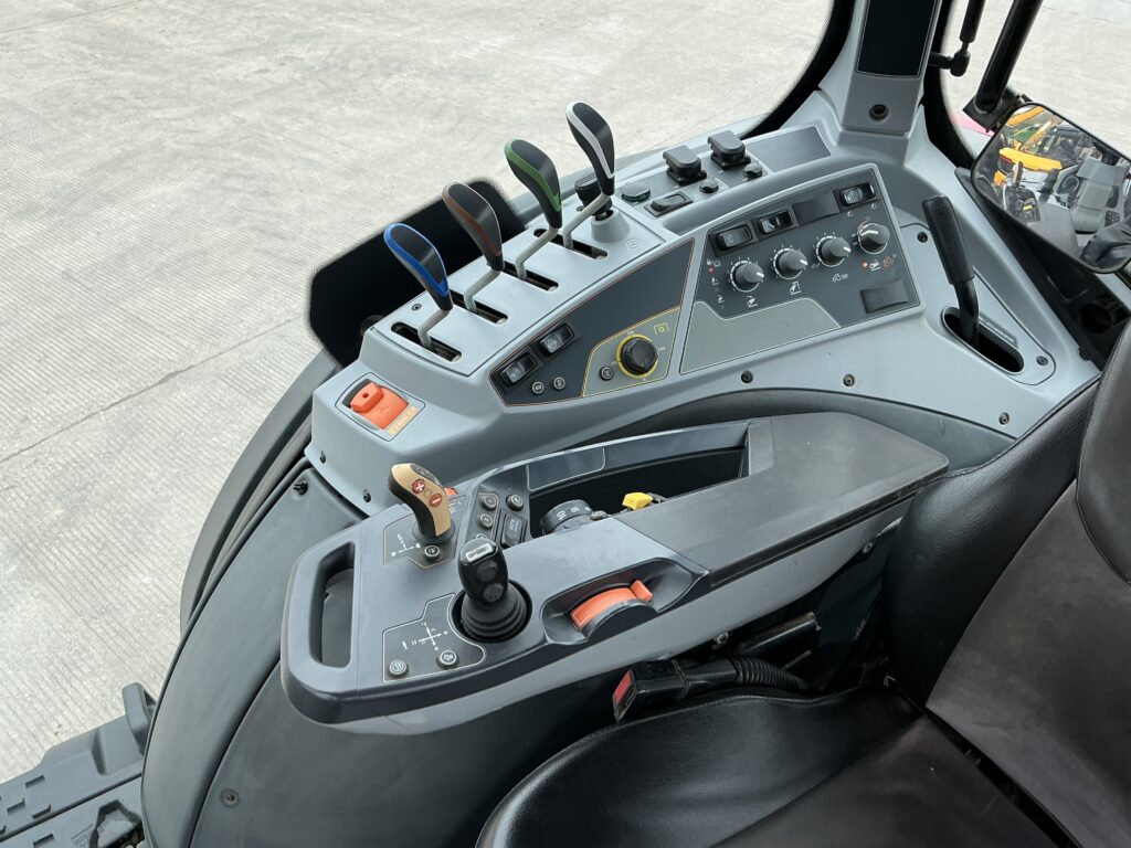 Valtra T174 Active Unlimited Tractor (ST25060)